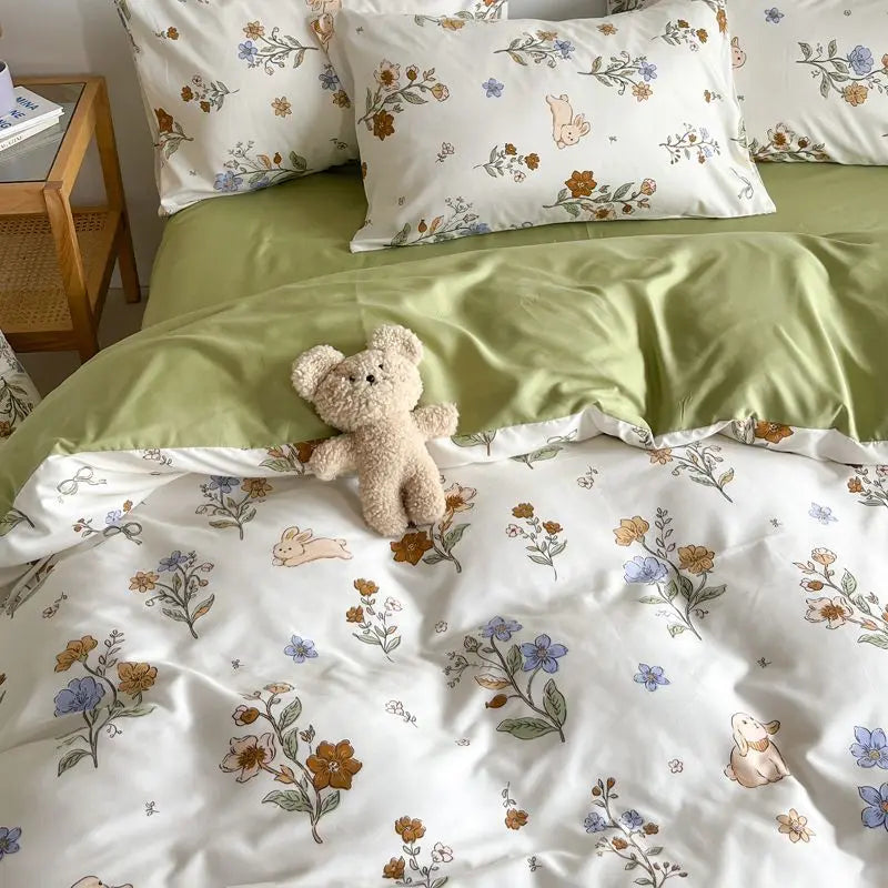 Socraigh Leaba Bláth Bándearg Rómánsúil - Clúdach Duvet Polaiéistir Bog agus Cásanna Píolóta do Sheomra Codlata Teolaí