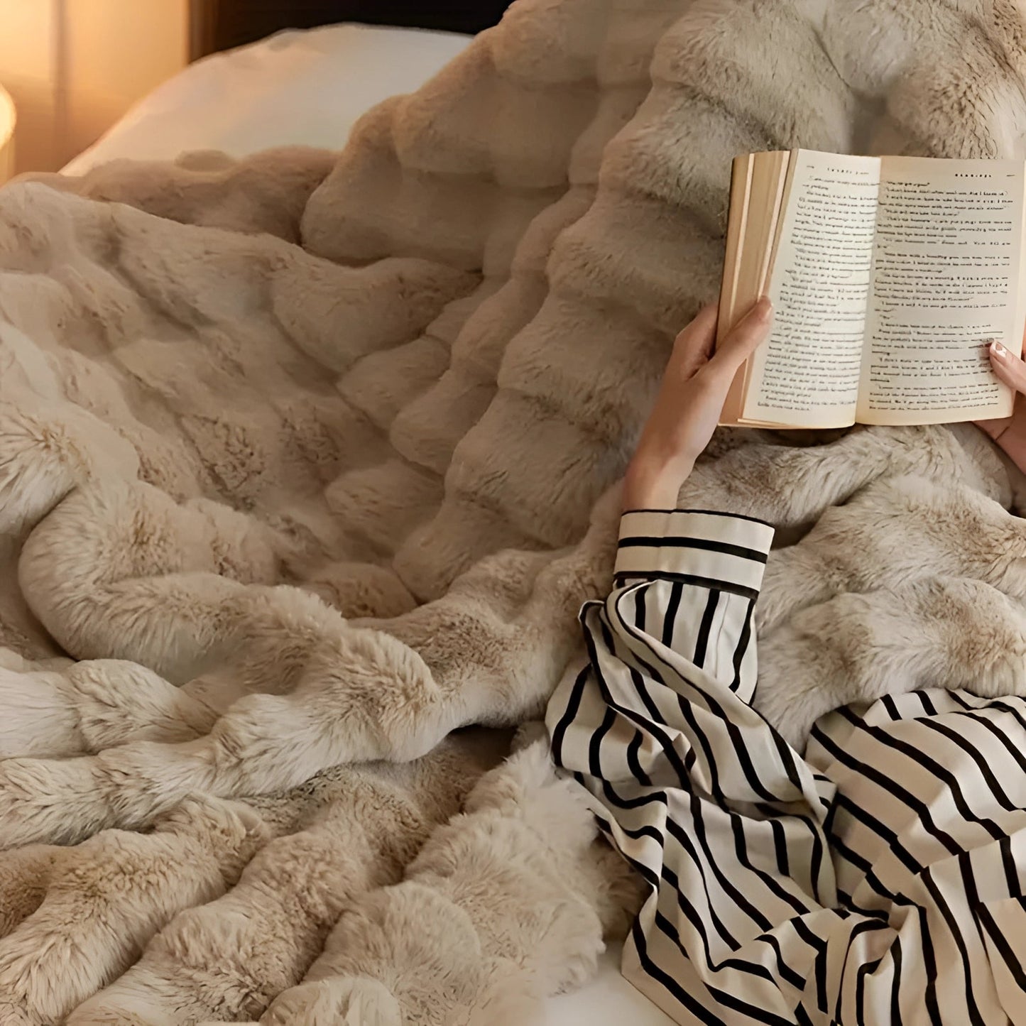 Blaincéad Meáite Faux Fur Cniotáilte Trom Só do Intéirneach Nua-Aimseartha Teolaí