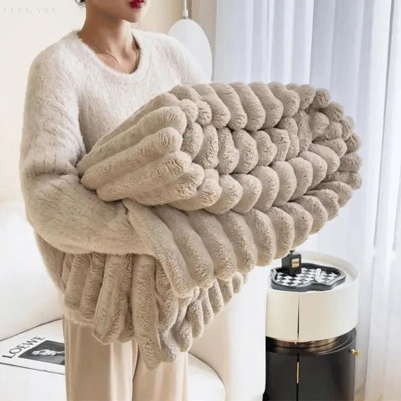 Blaincéad Fleece An-Compordach Luxe An-Éadrom le Faux Sheepskin Ardchaighdeáin do Chroíthe Te agus Atmaisféar Teolaí