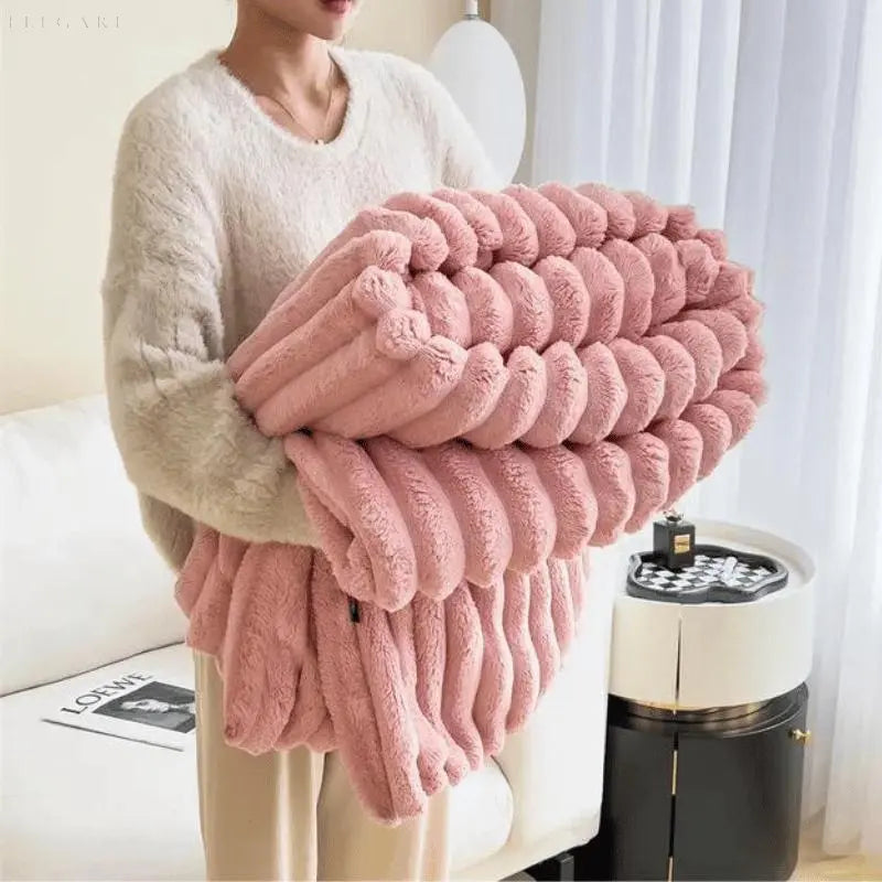 Blaincéad Fleece An-Compordach Luxe An-Éadrom le Faux Sheepskin Ardchaighdeáin do Chroíthe Te agus Atmaisféar Teolaí