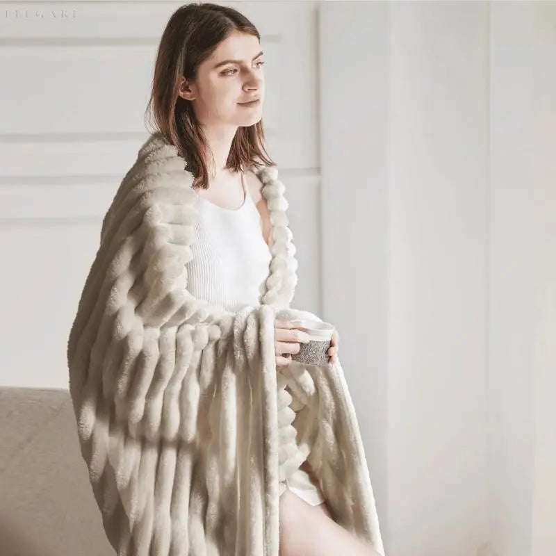 Blaincéad Fleece An-Compordach Luxe An-Éadrom le Faux Sheepskin Ardchaighdeáin do Chroíthe Te agus Atmaisféar Teolaí