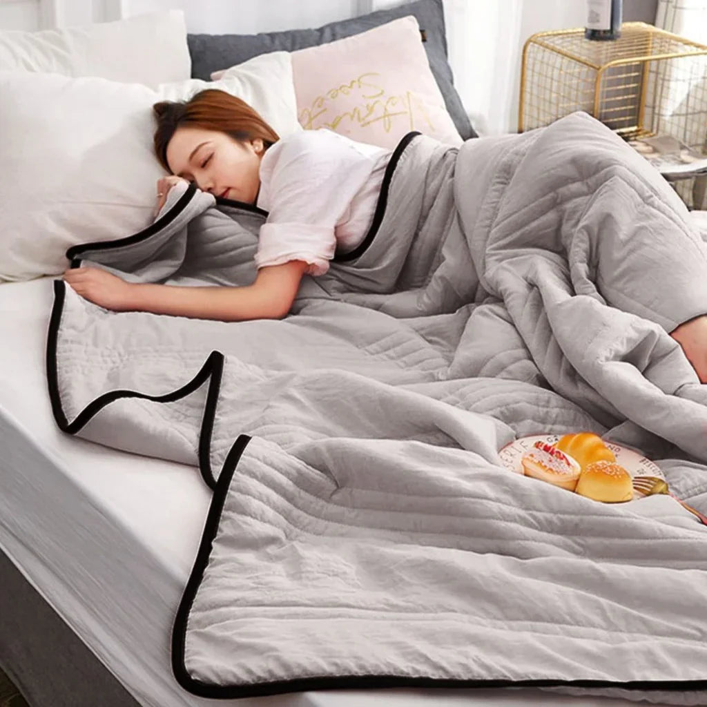 Fuar agus Compordach CoolBreeze Samhradh Duvet - Snáithín Cadáis Éadrom agus Bambú do Oícheanta Fuar Foirfe