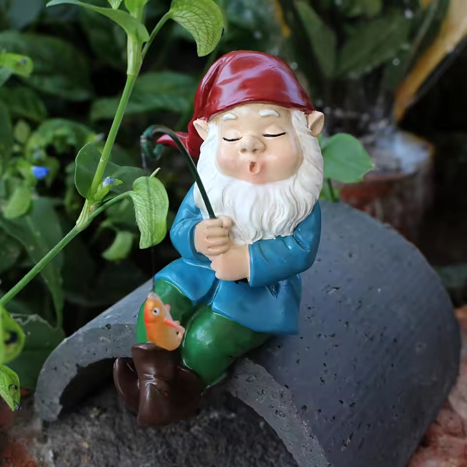 Ligeia - Figurín Gnome Mealltach le Bata do Maisiú Intí agus Gairdín