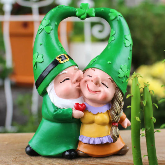 Sabinae - Figurín Gnome Mealltach do Ghairdín agus Maisiú Cóisir - Réamhchóirithe le Resin Láimhe do Atmaisféar Draíochtúil
