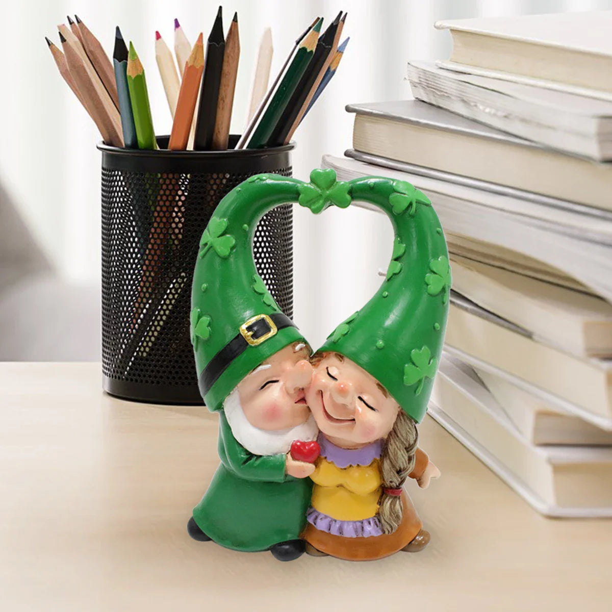 Sabinae - Figurín Gnome Mealltach do Ghairdín agus Maisiú Cóisir - Réamhchóirithe le Resin Láimhe do Atmaisféar Draíochtúil