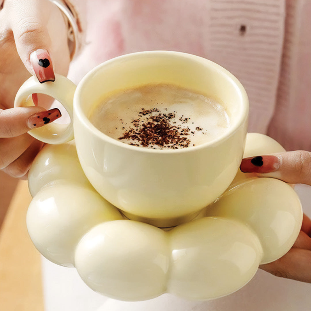 Mug Grianbhuí Galánta le Patrún Bláthanna Foirfe do Bricfeasta Álainn