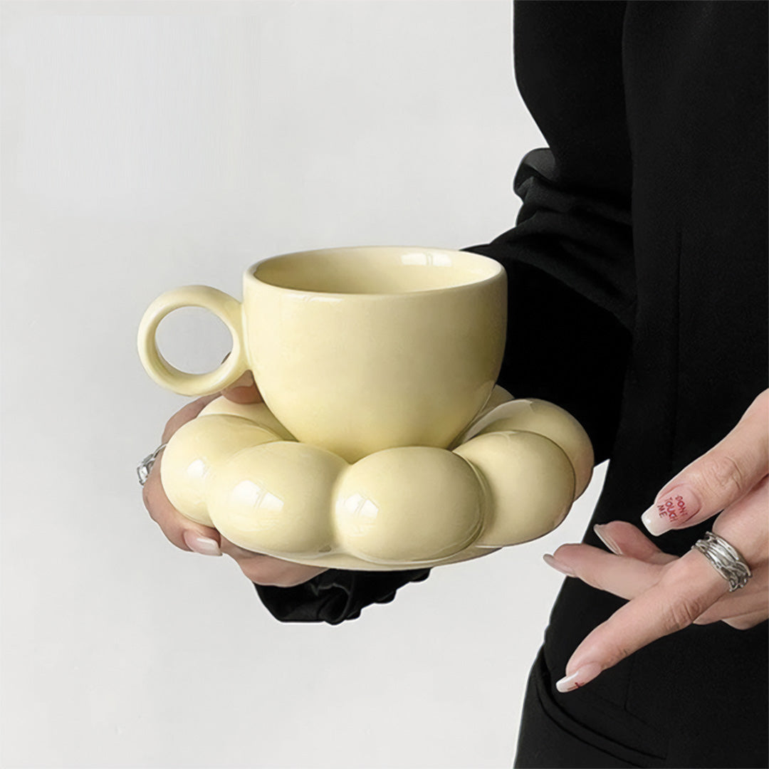 Mug Grianbhuí Galánta le Patrún Bláthanna Foirfe do Bricfeasta Álainn