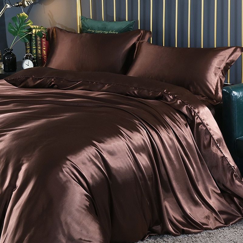 Socrú Leaba Síoda Satin 4 phíosa Éadrom lena n-áirítear Clúdach Duvet, Leathán Feistithe, agus Cásanna Píolóta don chompord is fearr