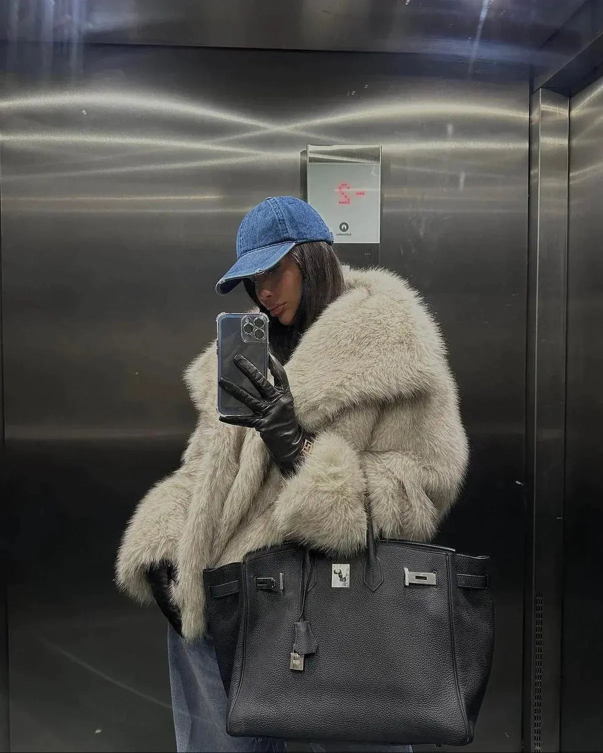 Luxury and Comfort Warm Fur Coat for Women - The Perfect Winter Outfit