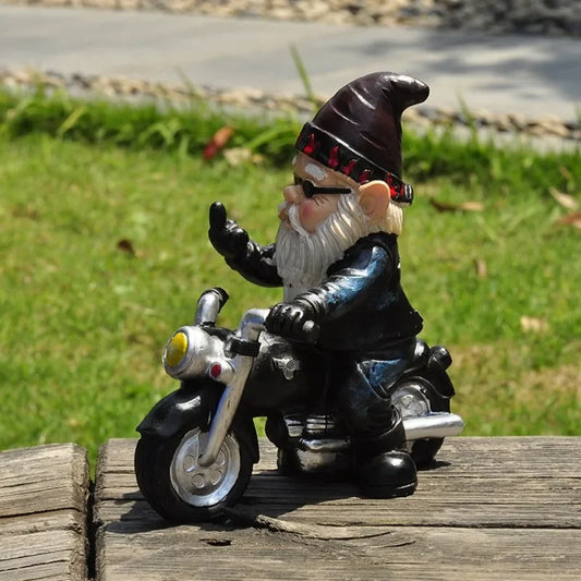 Calidora - Gnome Mealltach ar Mhótarbháid Figurín Rísín do Maisiú Gairdín Álainn